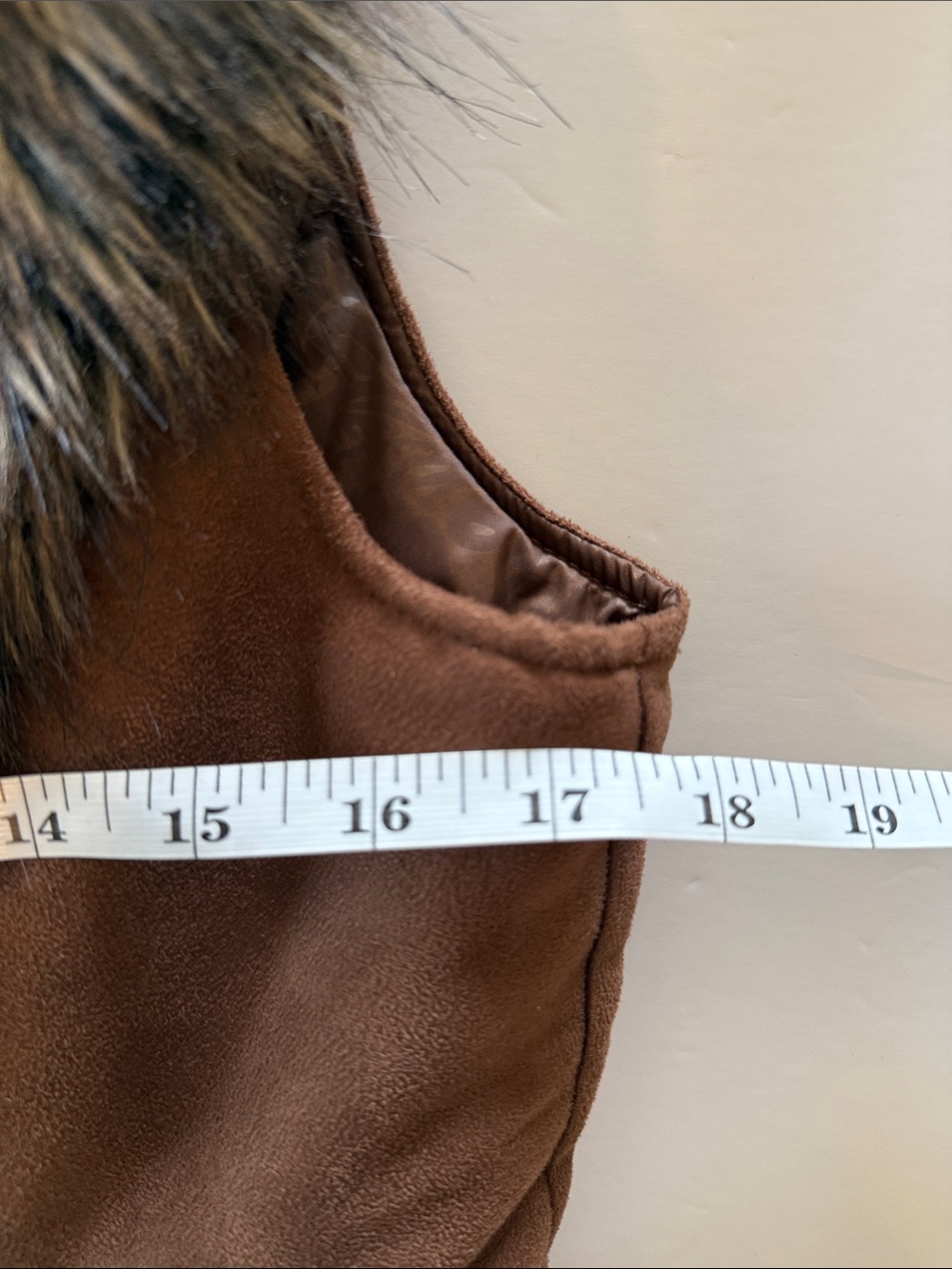 Ariat Brown Faux-Suede Vest with Faux-Fur Trim Size Small - Picture 6 of 9